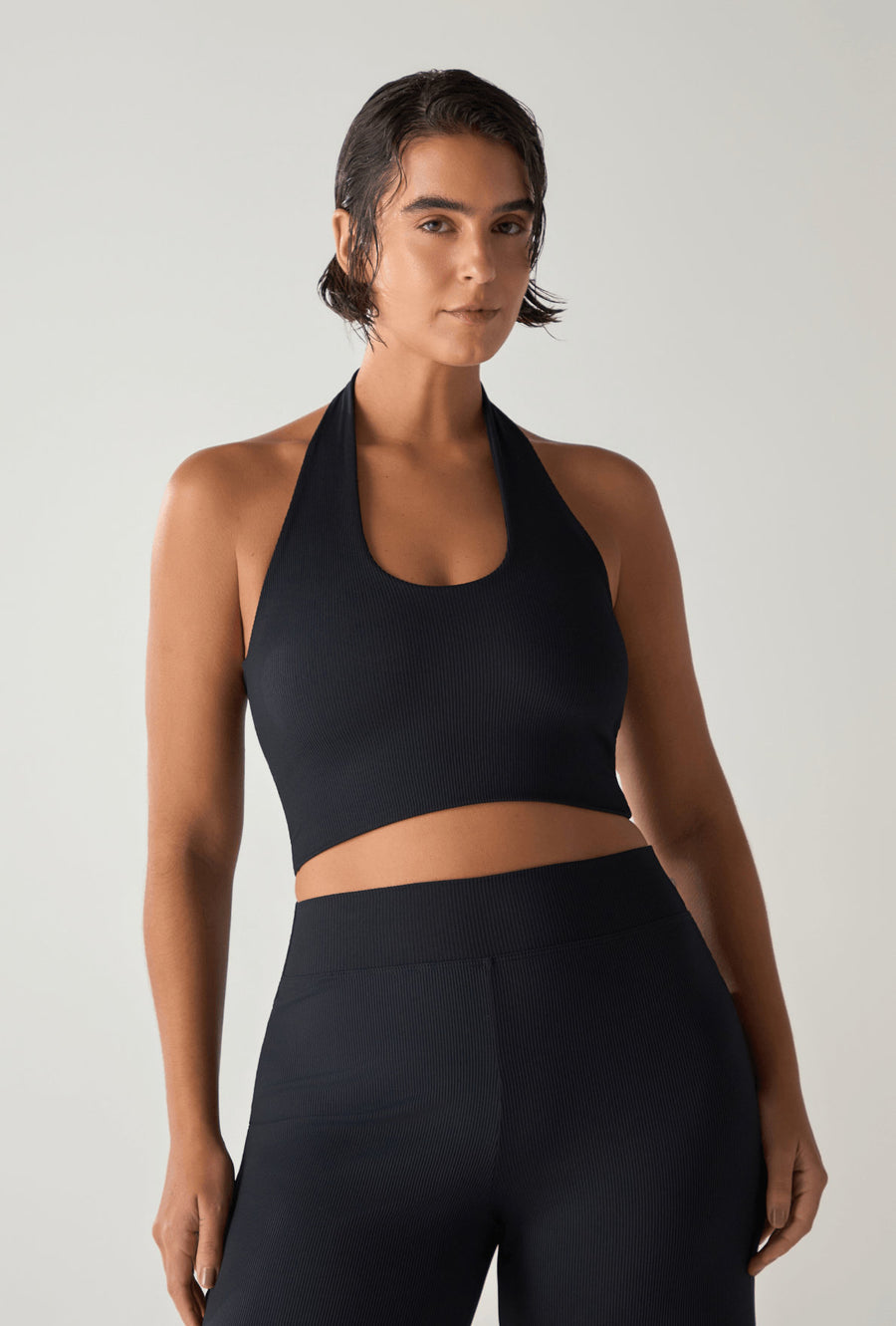 Top halter ribb preto e calça wide ribb preta